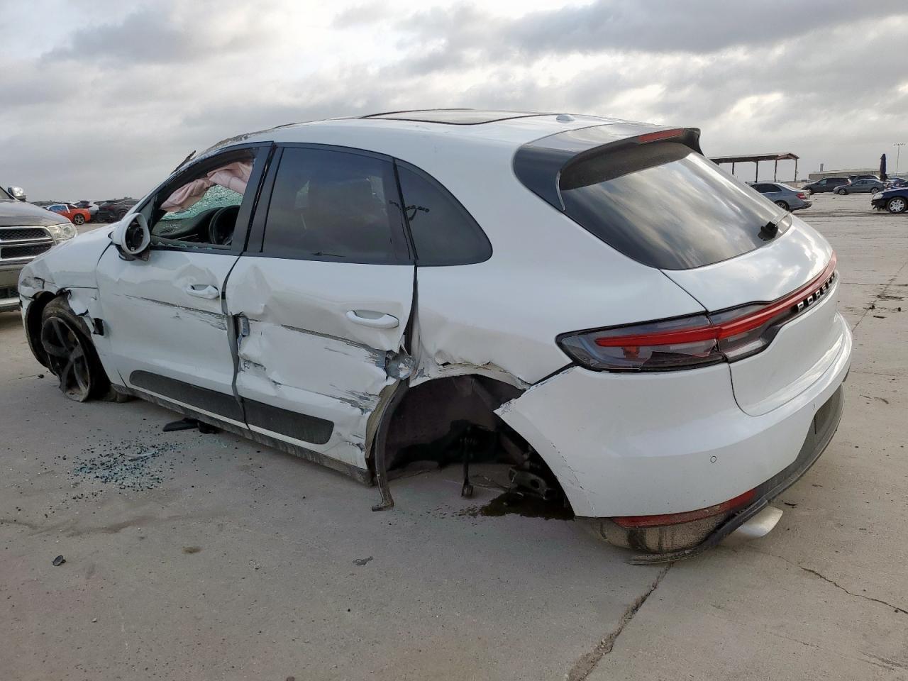 2021 Porsche Macan - Image 2