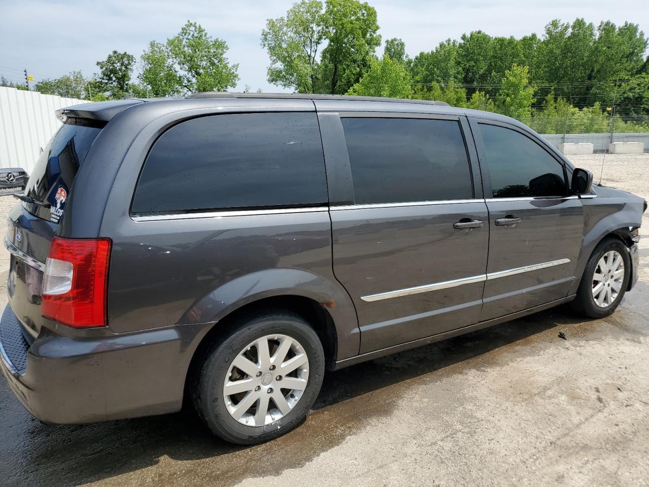 2015 Chrysler Town & Country Touring - Image 3
