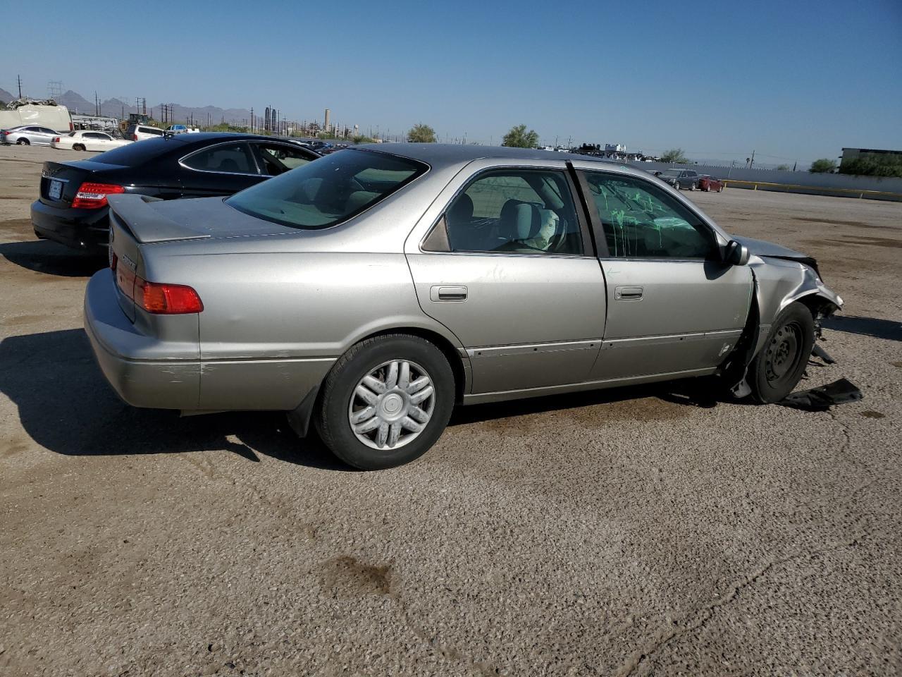 2000 Toyota Camry Le - Фото 3
