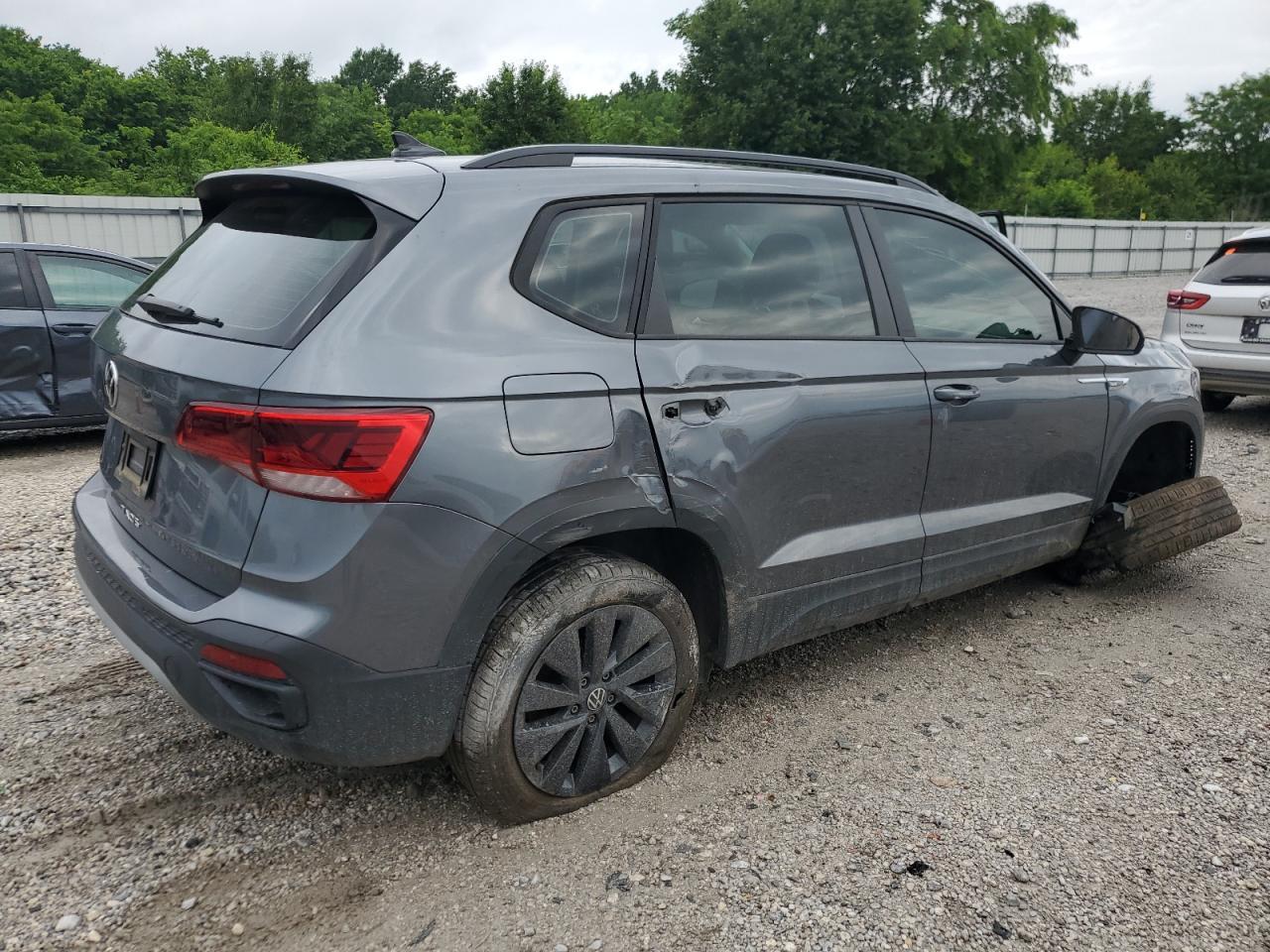 2022 Volkswagen Taos S - Фото 3