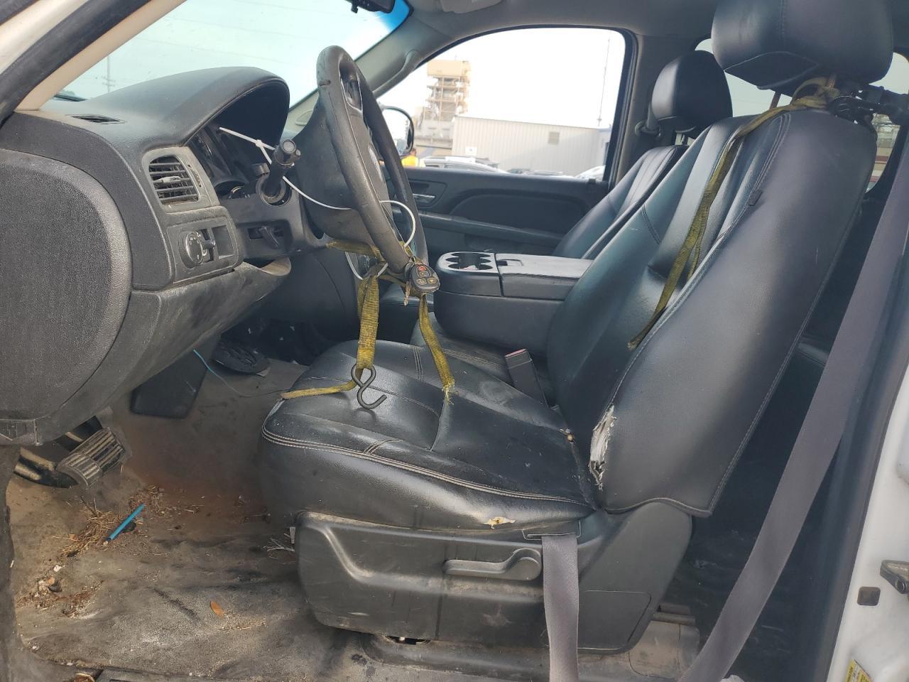 2011 Chevrolet Suburban C1500 - Фото 7