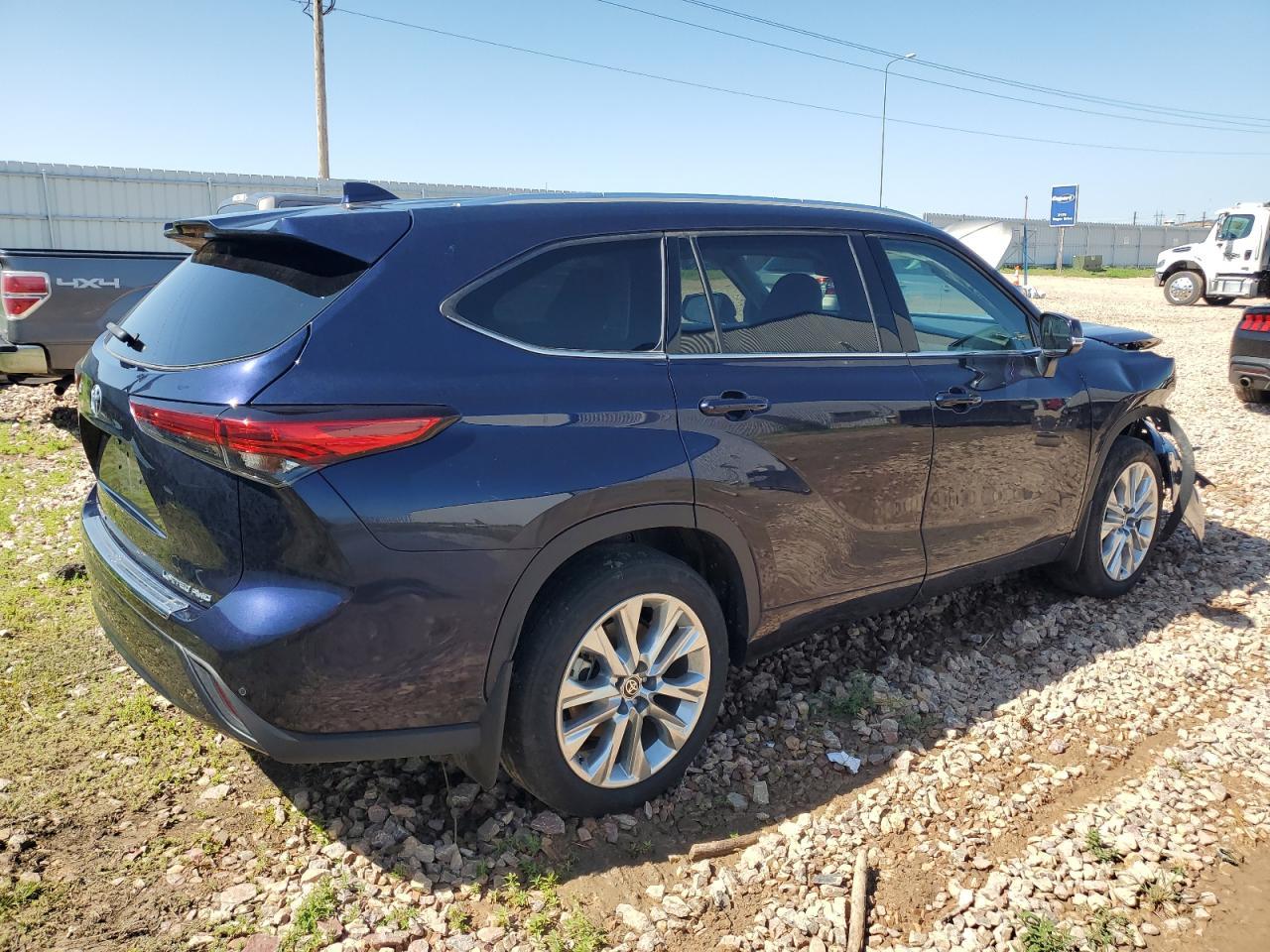 2022 Toyota Highlander Limited - Фото 3