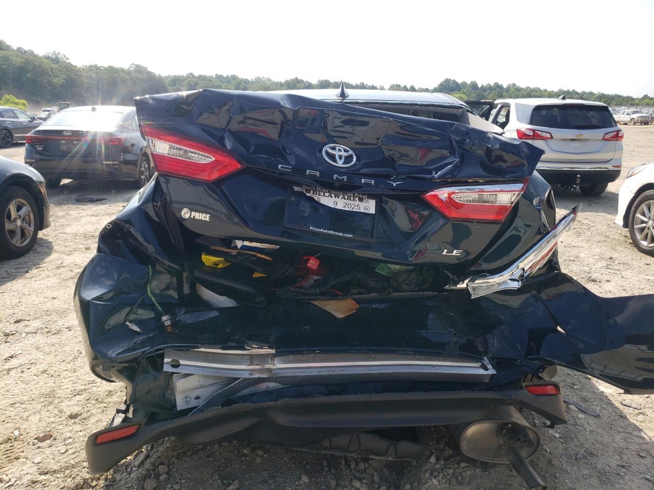 2020 Toyota Camry Le - Фото 6