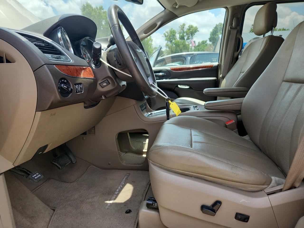 2013 Chrysler Town & Country Touring L - Фото 7