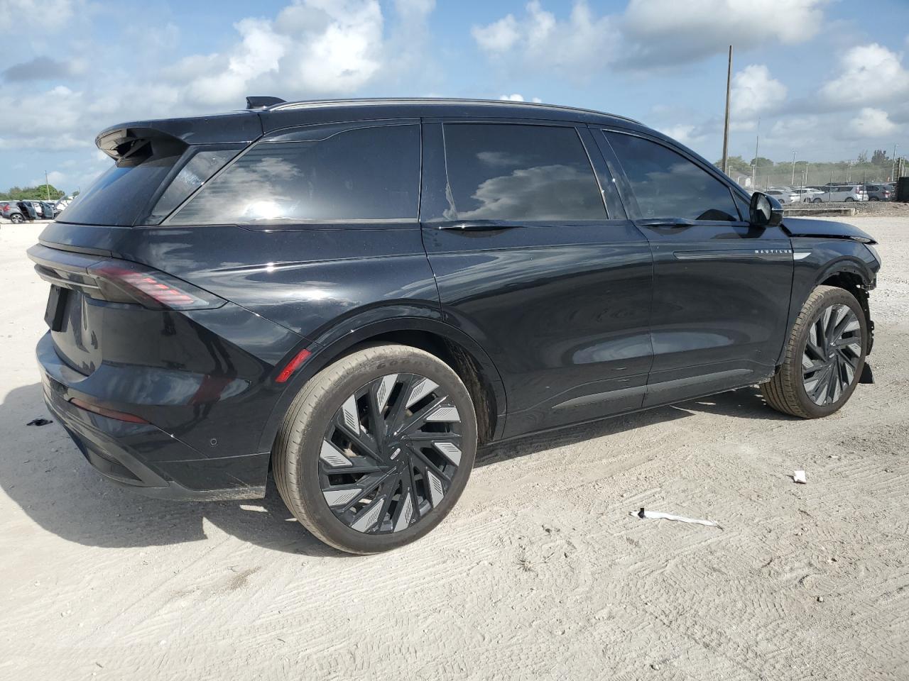 2024 Lincoln Nautilus Reserve - Image 3