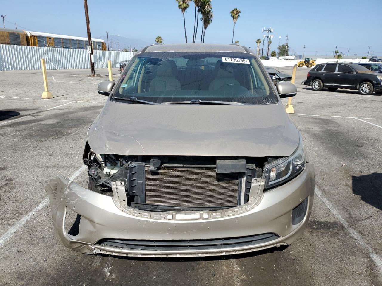 2016 Kia Sedona Lx - Image 5