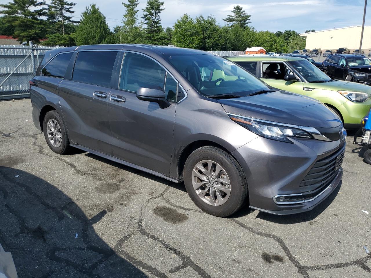 2022 Toyota Sienna Xle - Фото 4