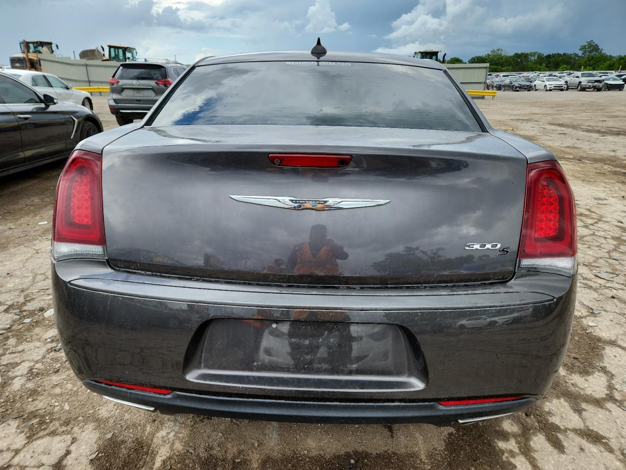 2019 Chrysler 300 S - Image 6