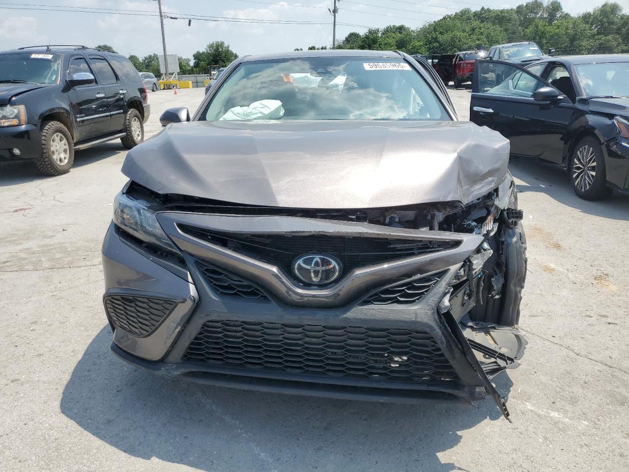 2022 Toyota Camry Se - Фото 5