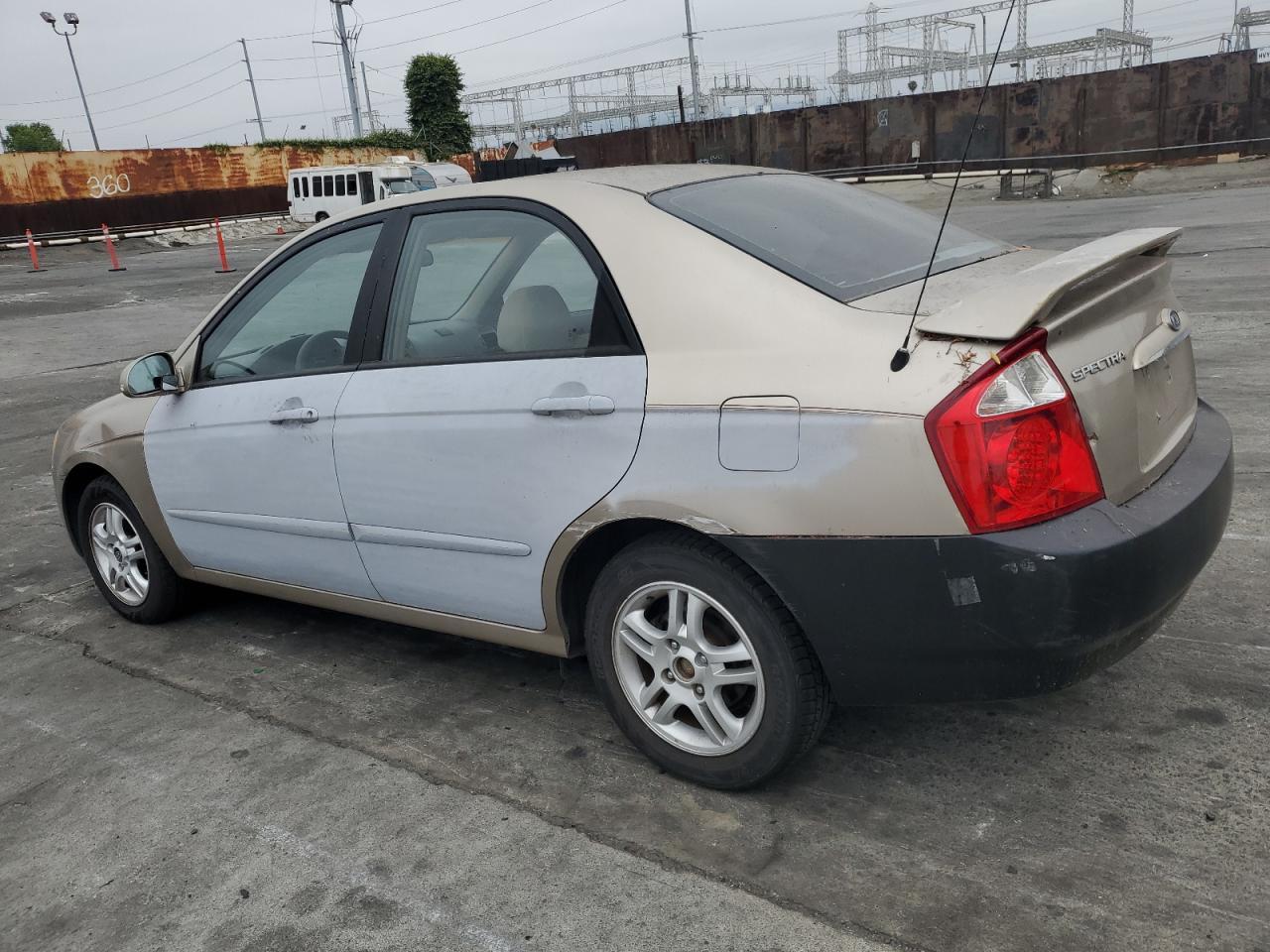 2004 Kia Spectra Lx - Фото 2