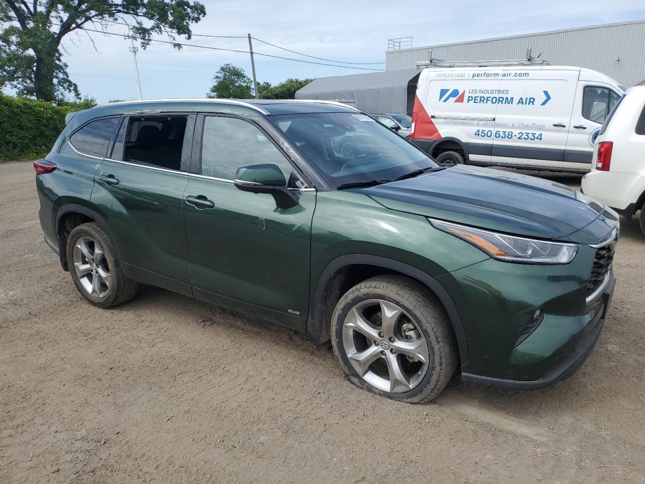 2023 Toyota Highlander Hybrid Limited - Image 4