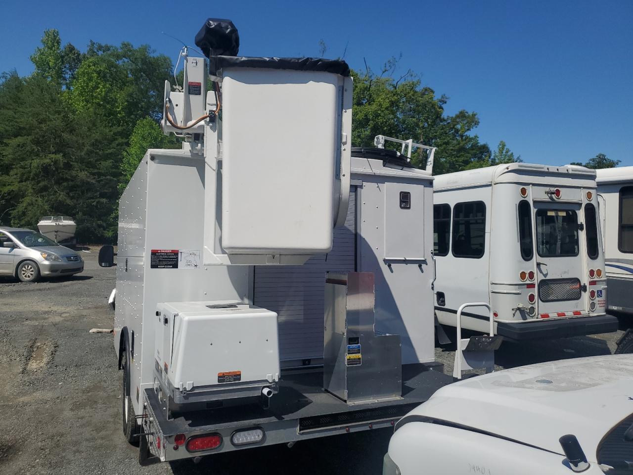 2025 Ford Econoline E350 Super Duty Cutaway Van - Фото 6