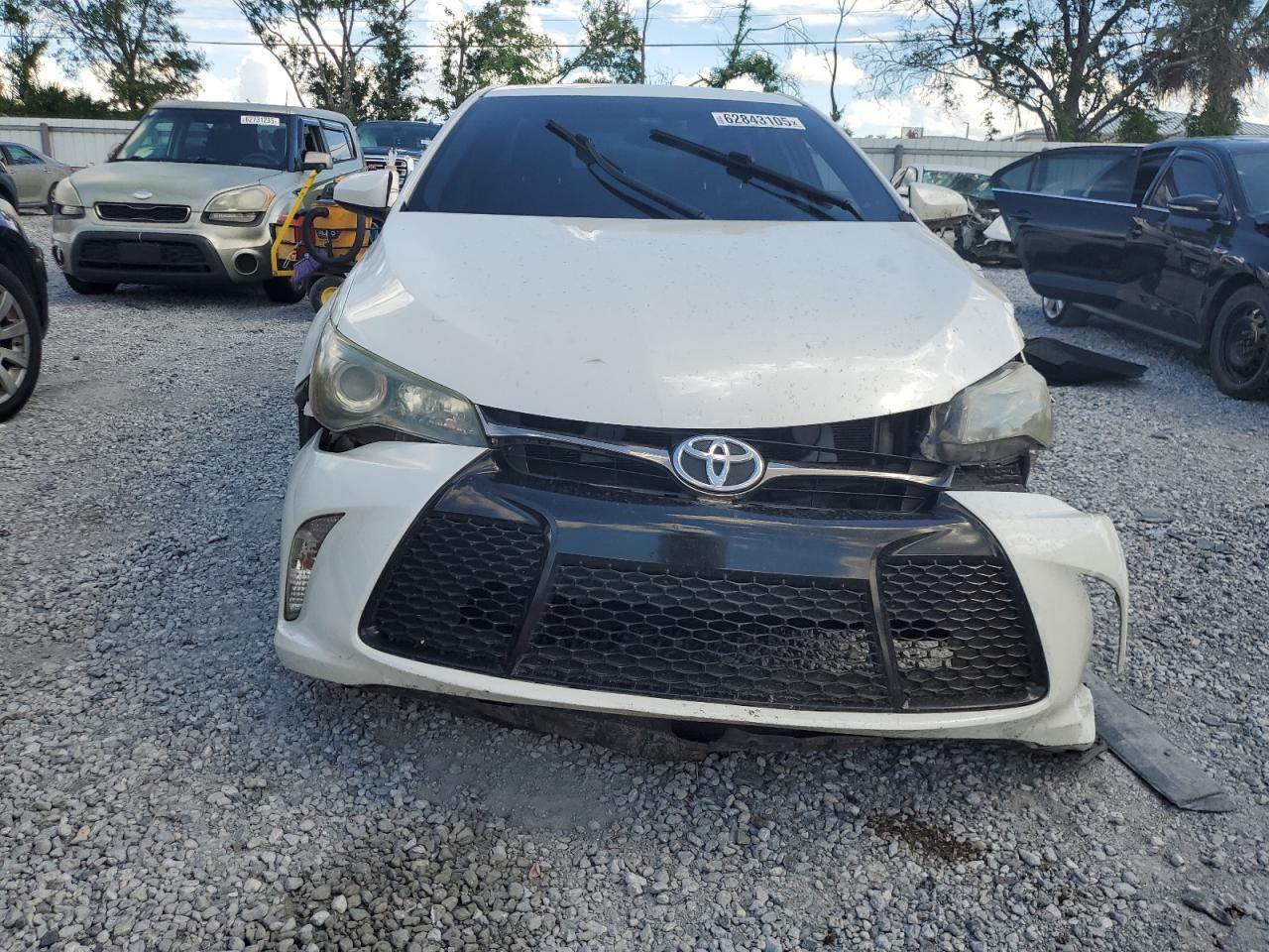 2016 Toyota Camry Le - Image 5