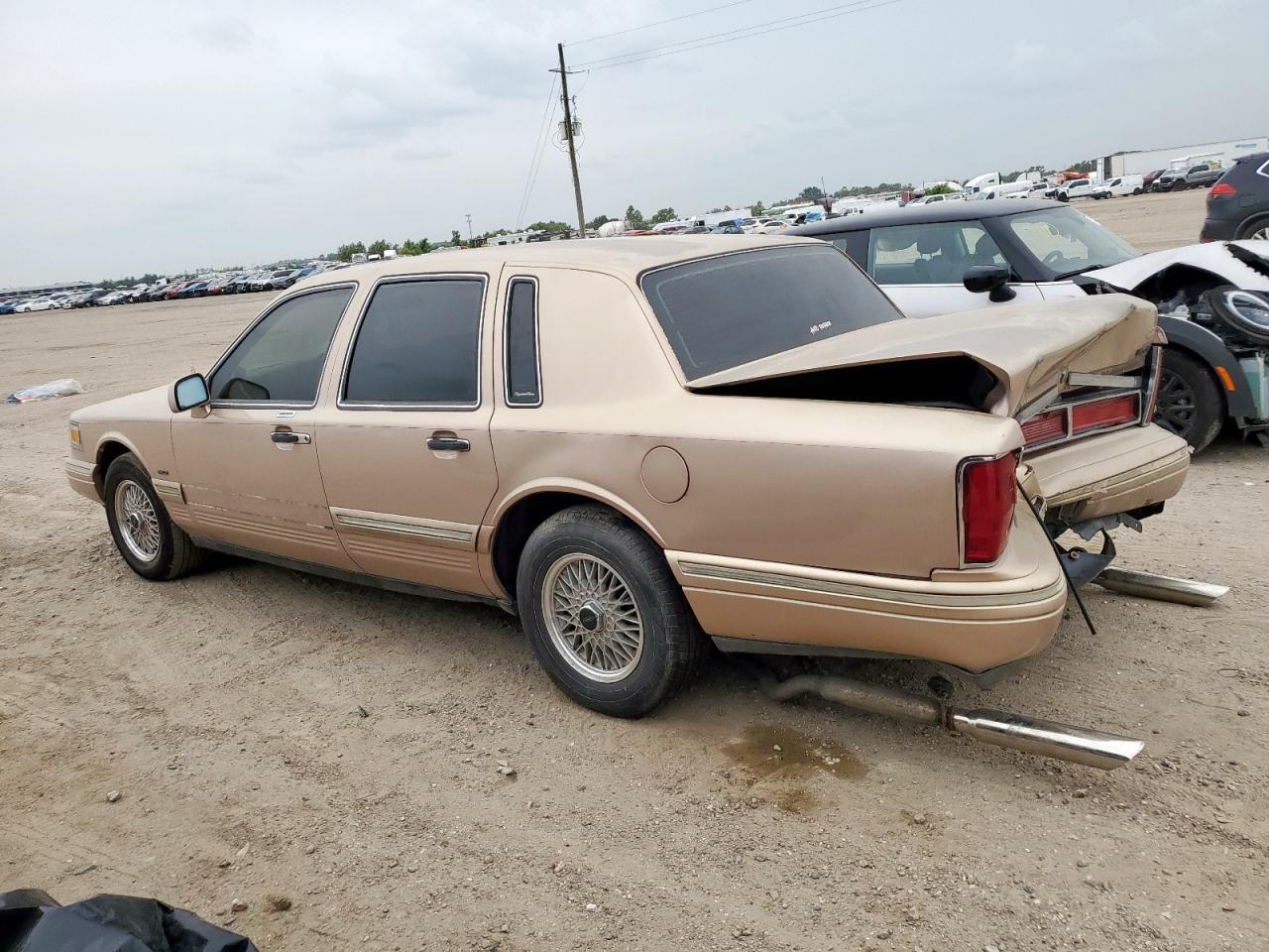 1996 Lincoln Town Car Signature - Фото 2