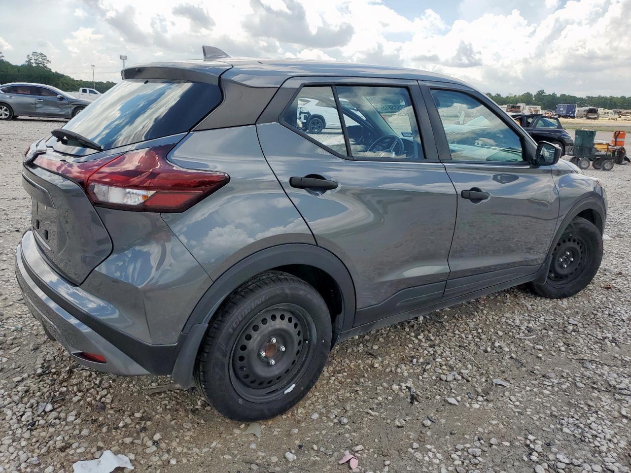 2022 Nissan Kicks S - Фото 3