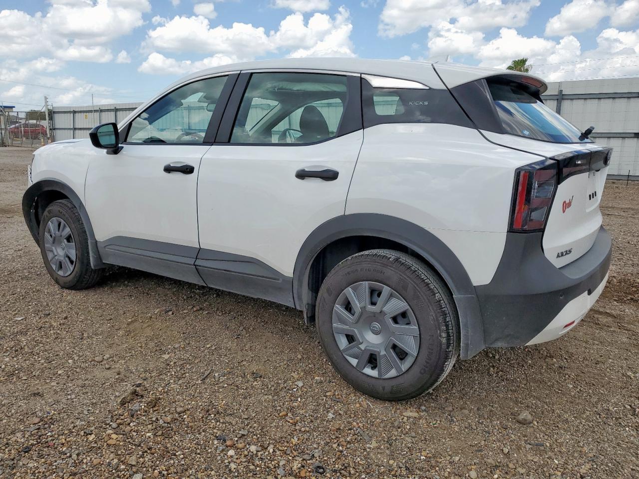 2025 Nissan Kicks S - Фото 2