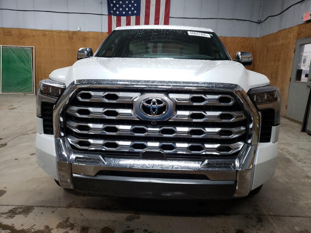 2024 Toyota Tundra Crewmax Platinum - Image 5