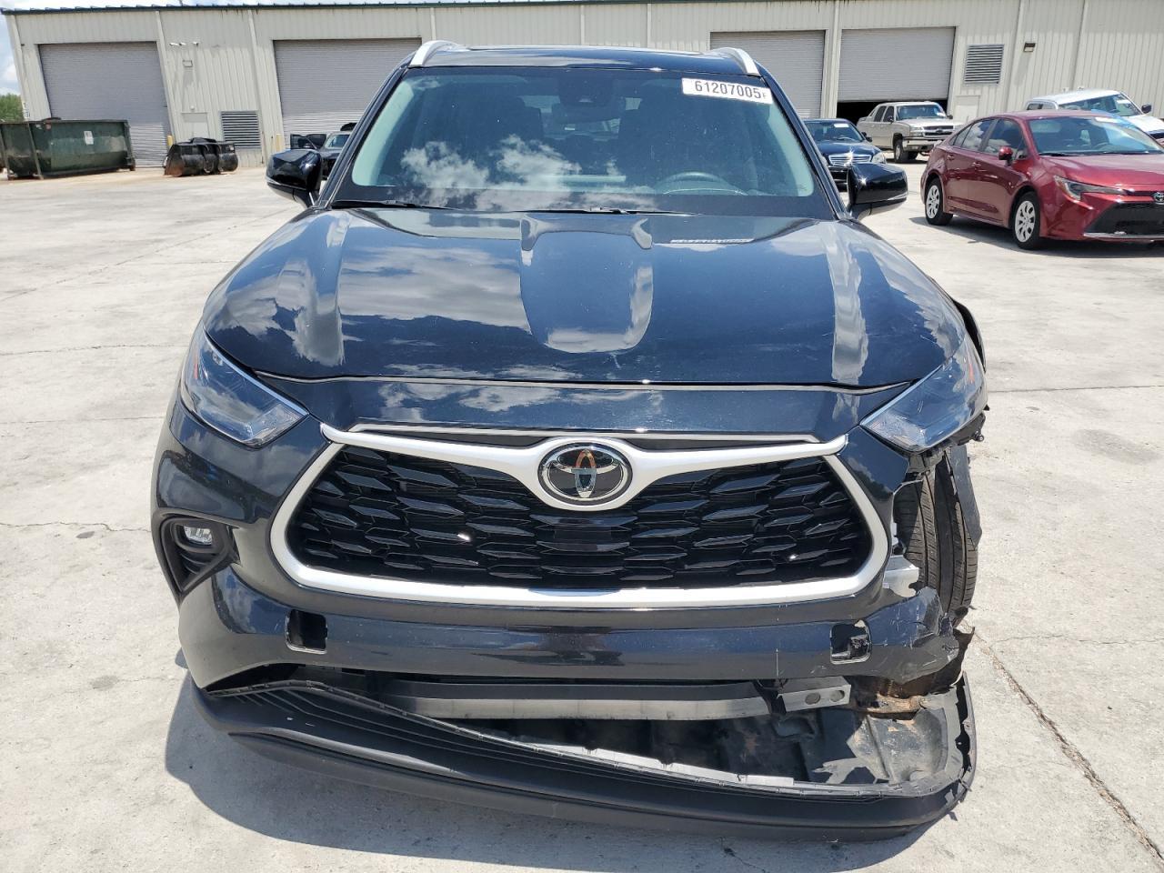 2024 Toyota Highlander Le - Image 5
