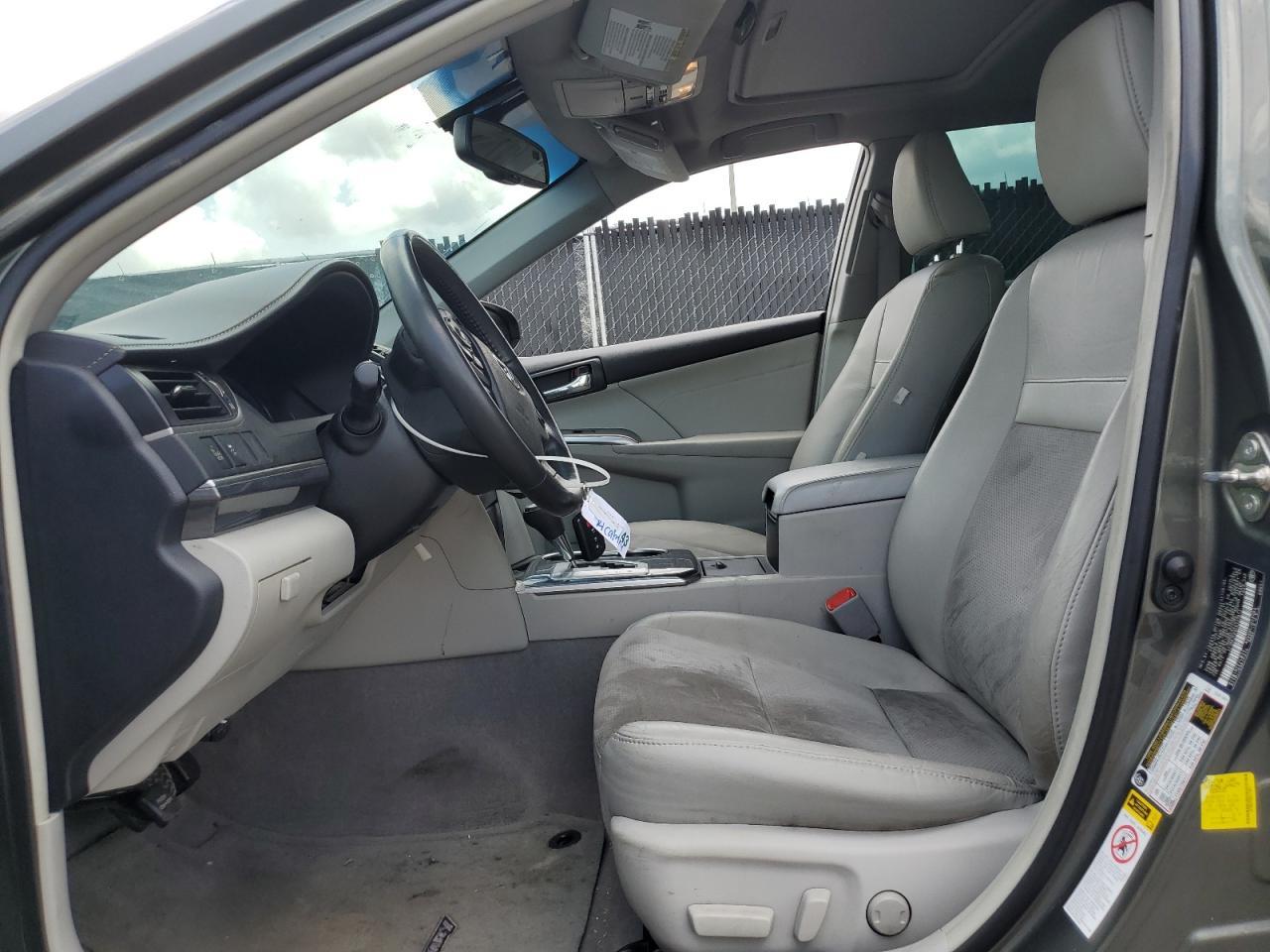 2014 Toyota Camry Hybrid - Image 7