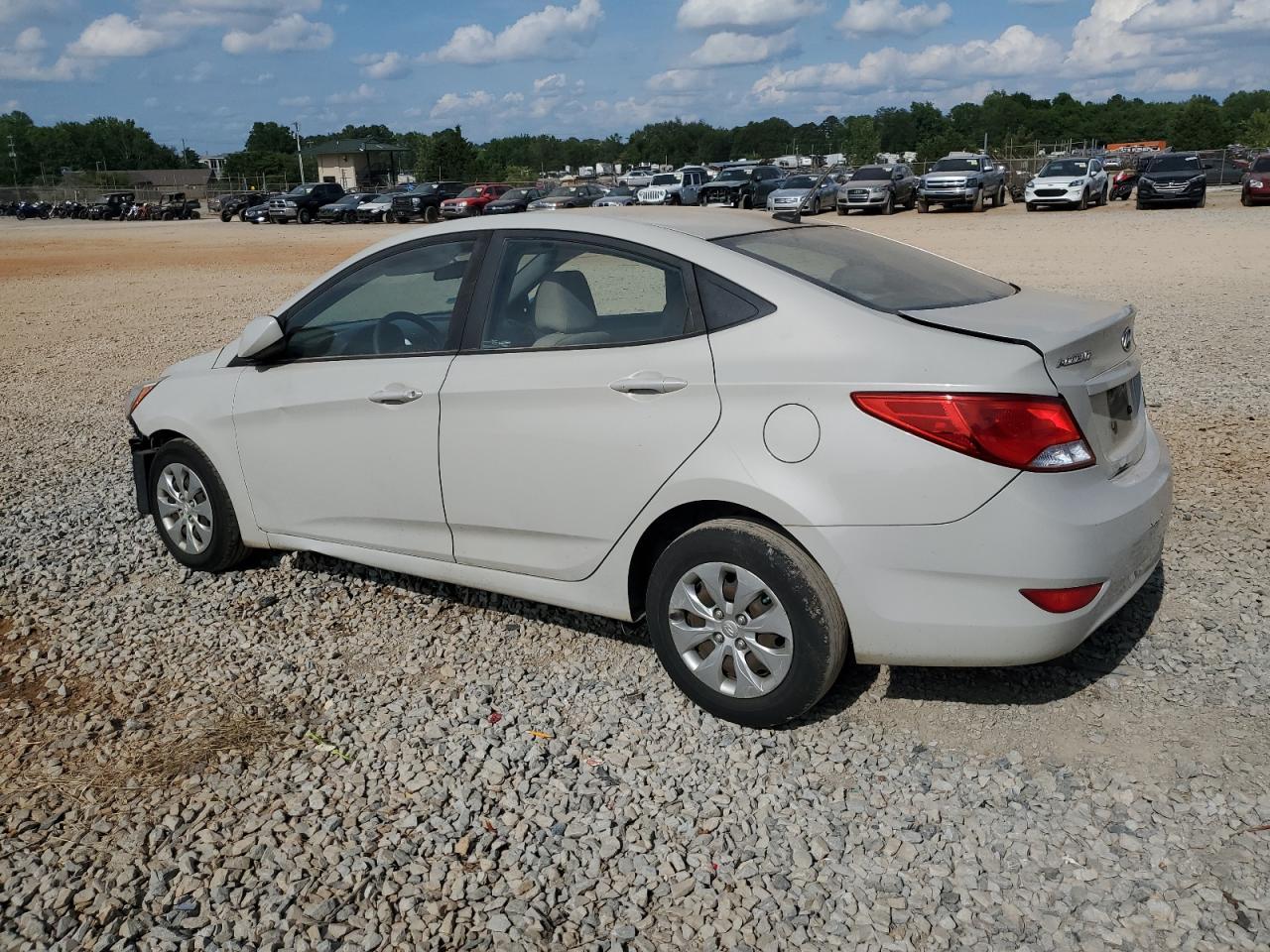 2016 Hyundai Accent Se - Фото 2