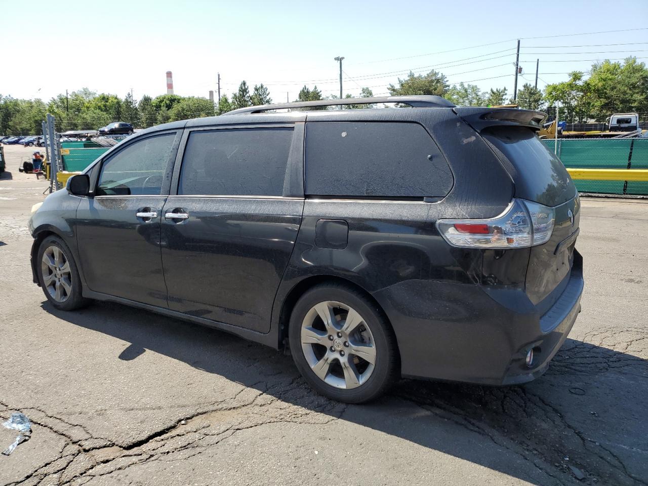 2014 Toyota Sienna Sport - Image 2