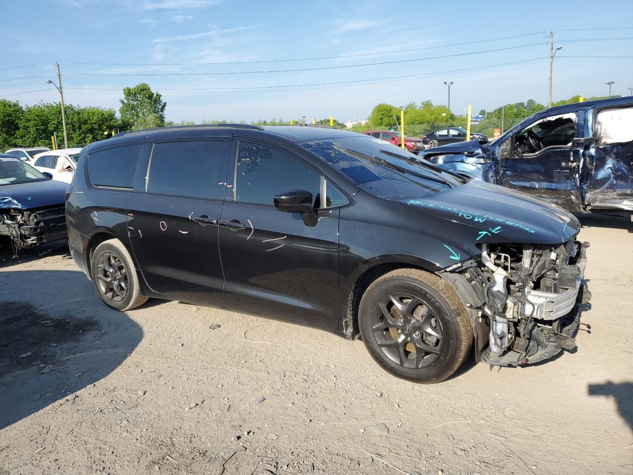 2020 Chrysler Pacifica Touring L Plus - Фото 4