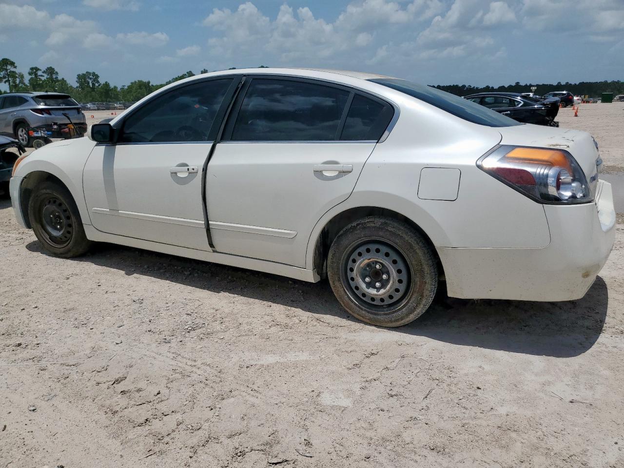 2012 Nissan Altima Base - Image 2