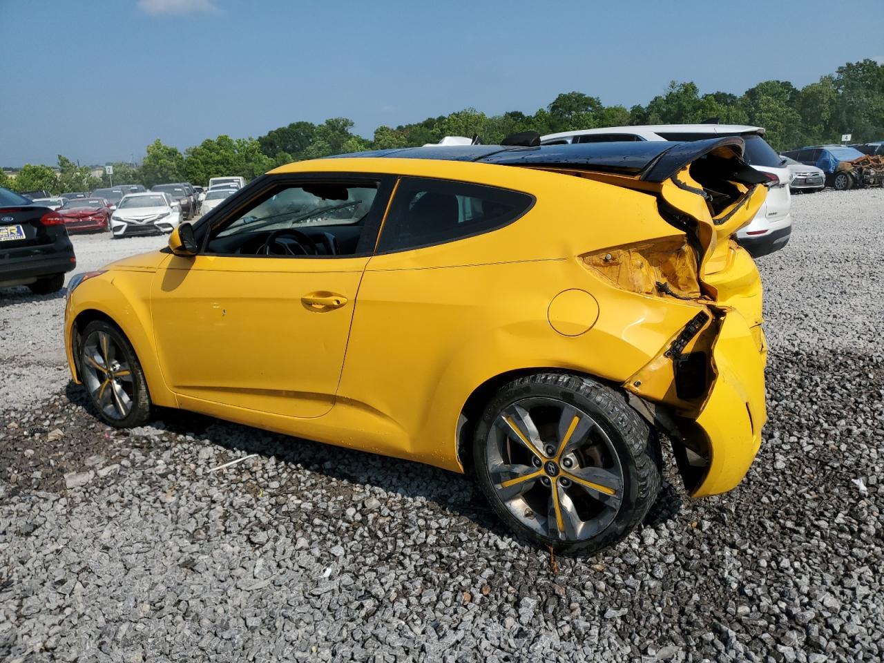 2016 Hyundai Veloster - Фото 2