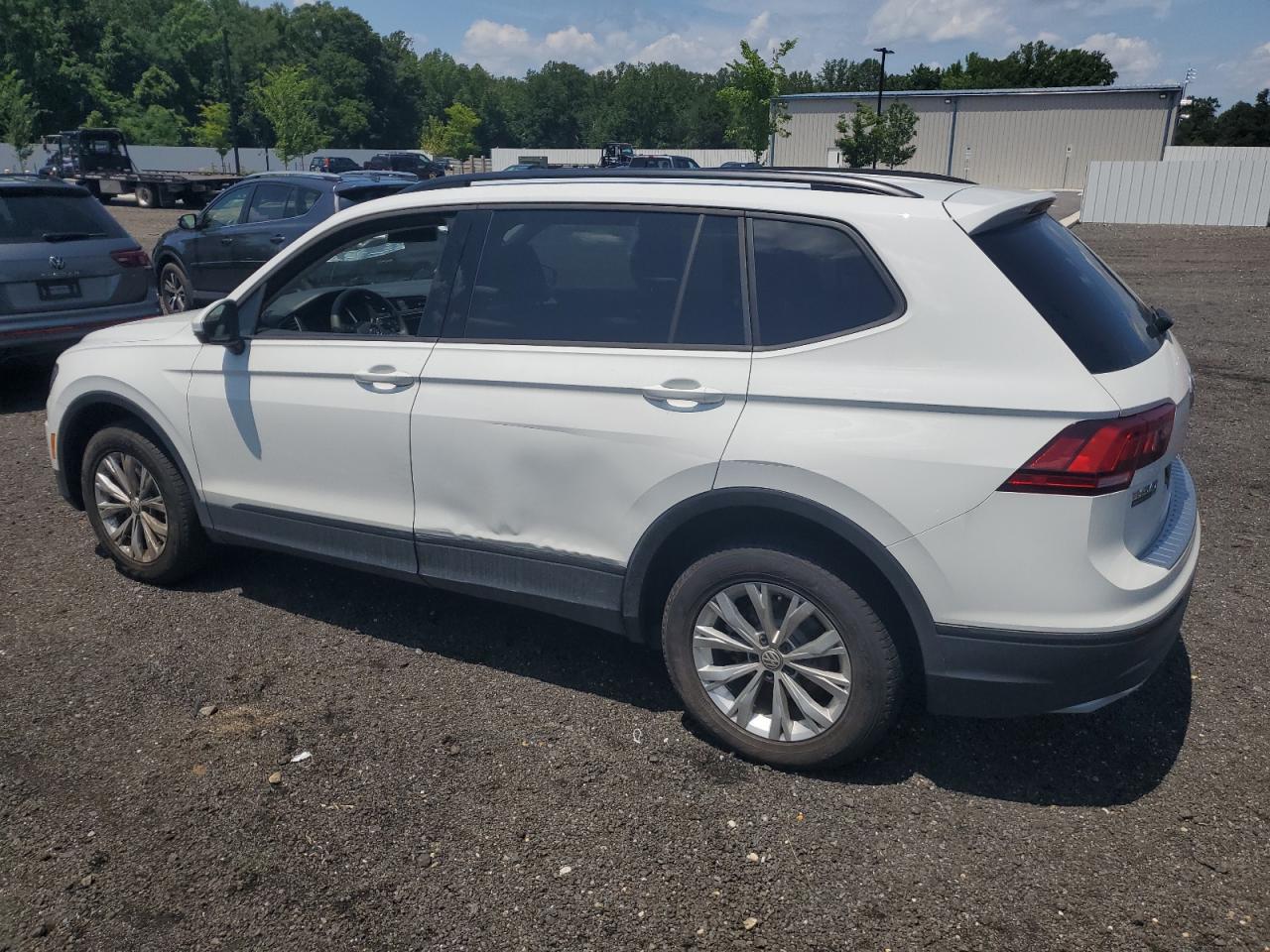 2019 Volkswagen Tiguan S - Фото 2