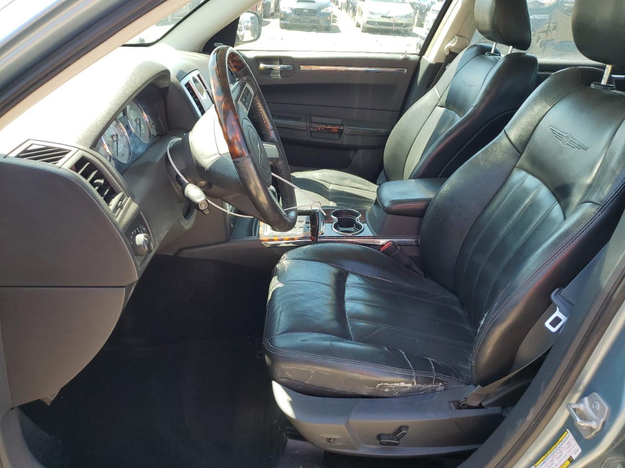 2009 Chrysler 300C - Image 7