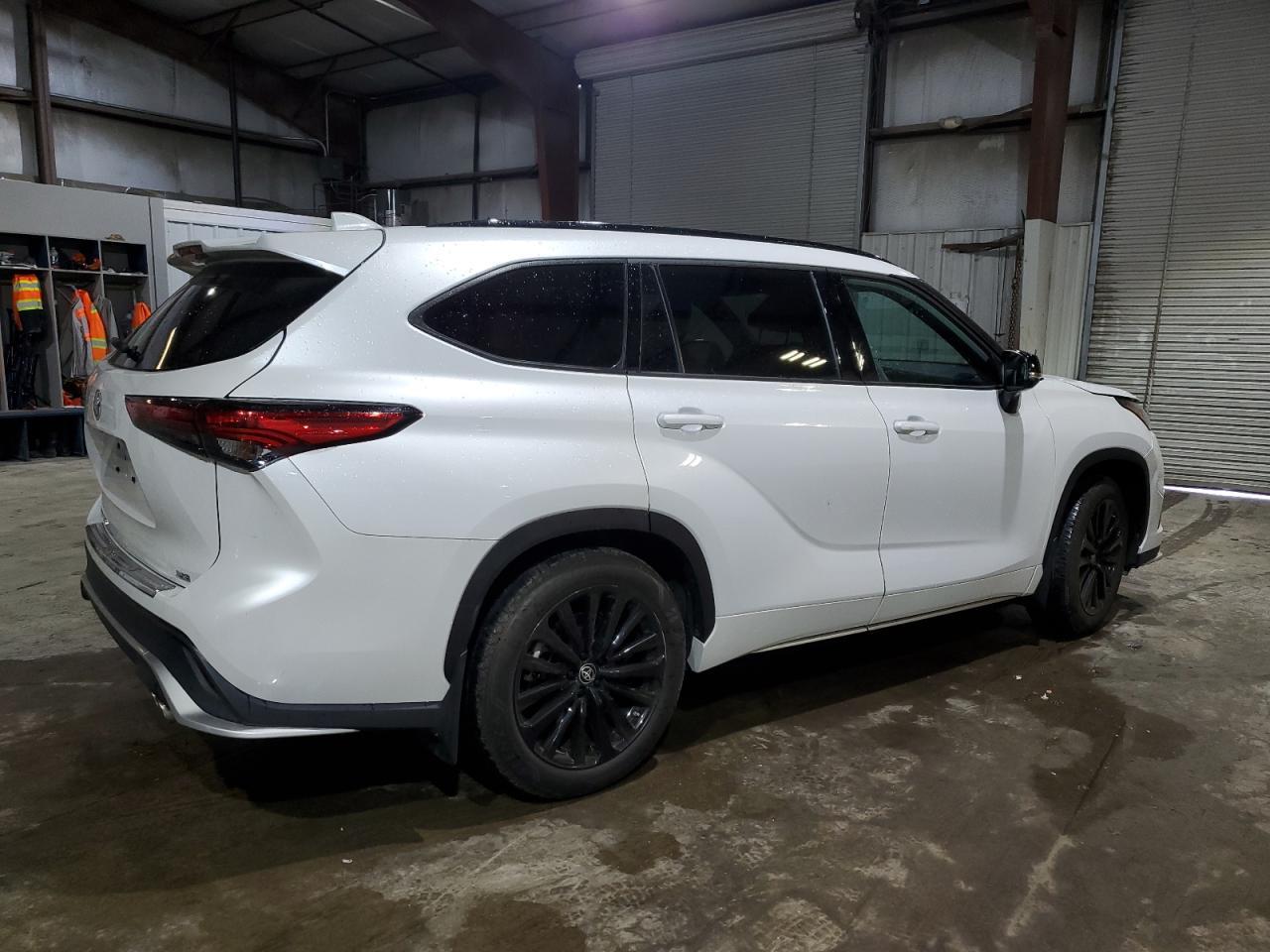 2023 Toyota Highlander L - Фото 3