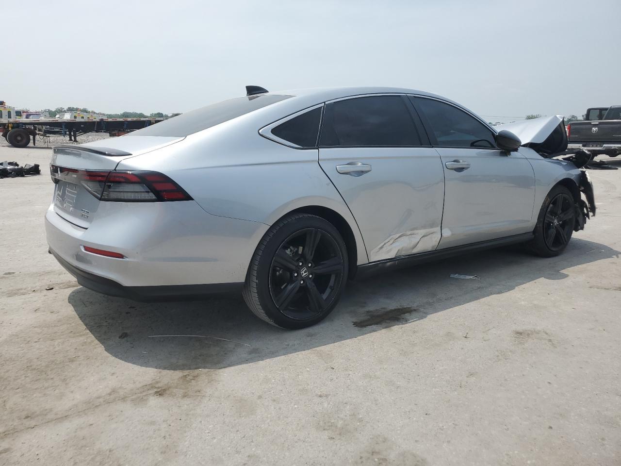 2024 Honda Accord Hybrid Sport - Image 3