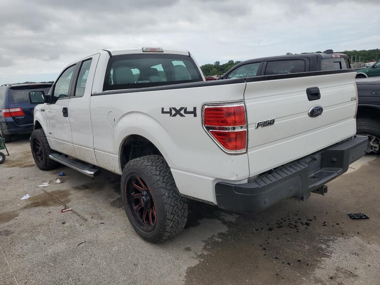2013 Ford F150 Super Cab - Фото 2