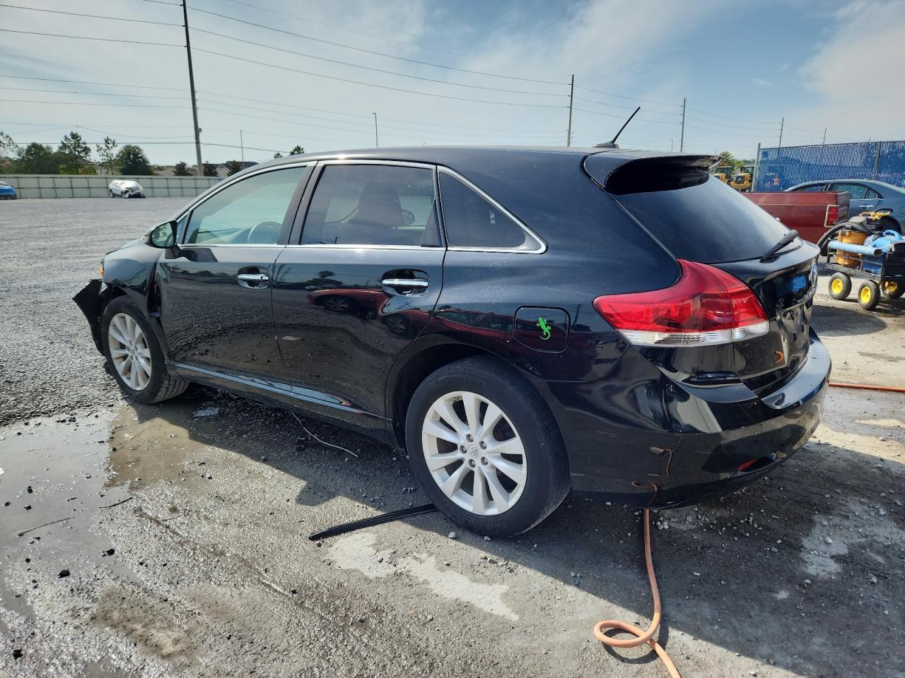 2015 Toyota Venza Le - Image 2