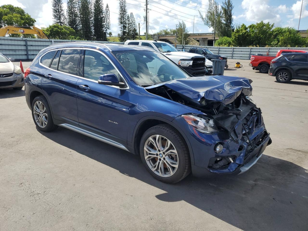 2017 BMW X1 xDrive28I - Фото 4