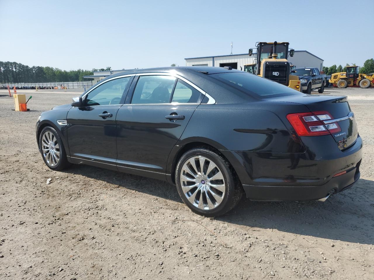 2015 Ford Taurus Limited - Фото 2