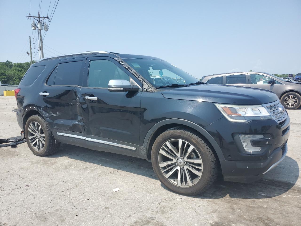 2017 Ford Explorer Platinum - Image 4