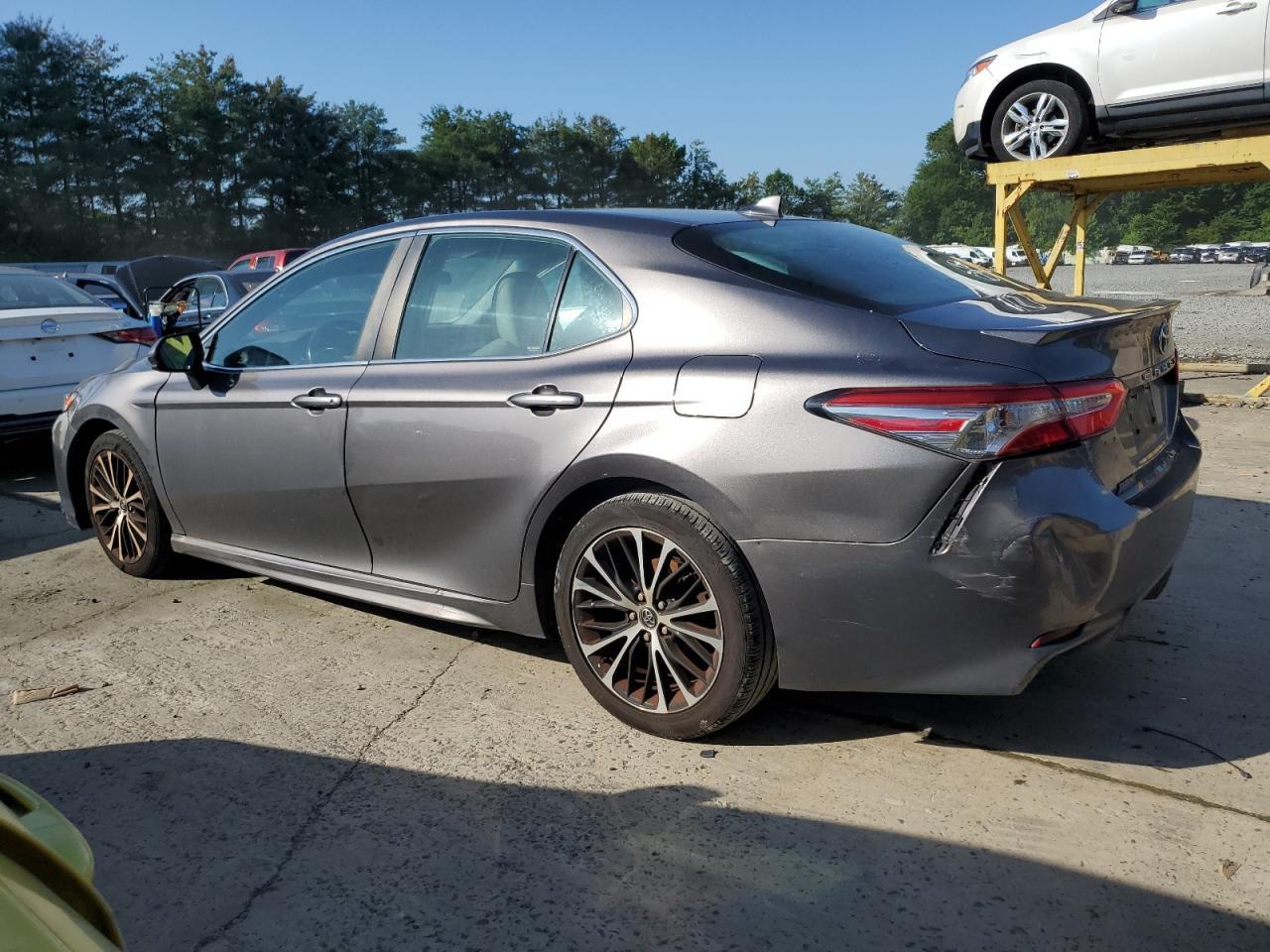 2019 Toyota Camry L - Фото 2