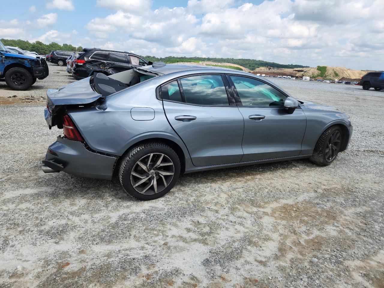 2020 Volvo S60 T5 Momentum - Фото 3