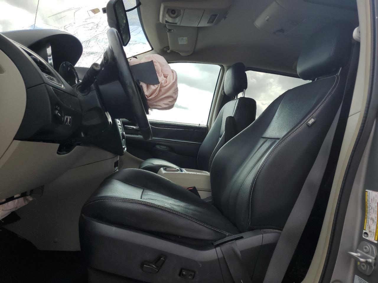 2016 Chrysler Town & Country Touring - Фото 7