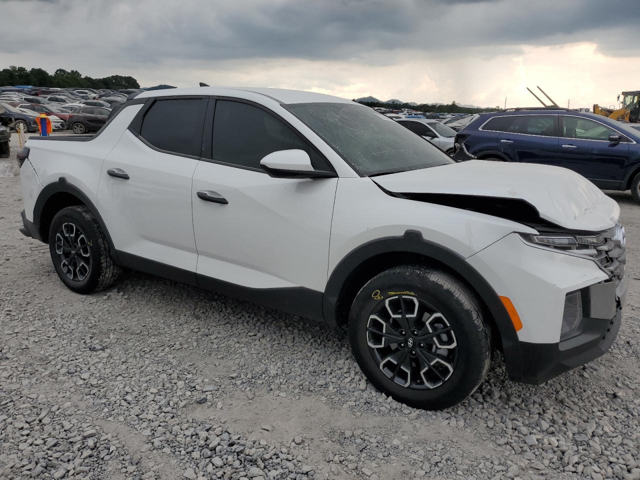 2024 Hyundai Santa Cruz Se - Image 4