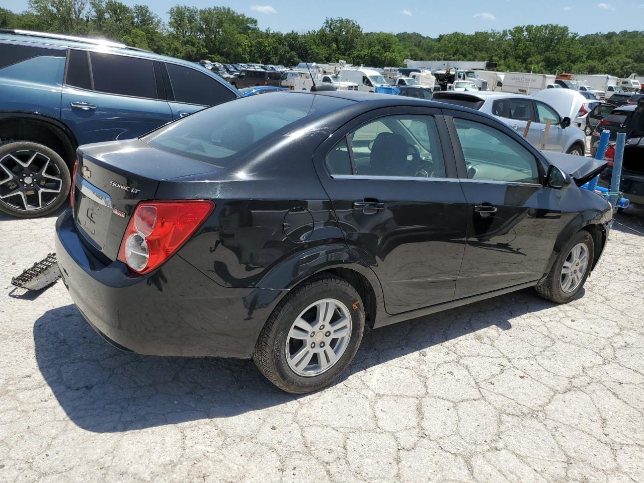 2016 Chevrolet Sonic Lt - Фото 3