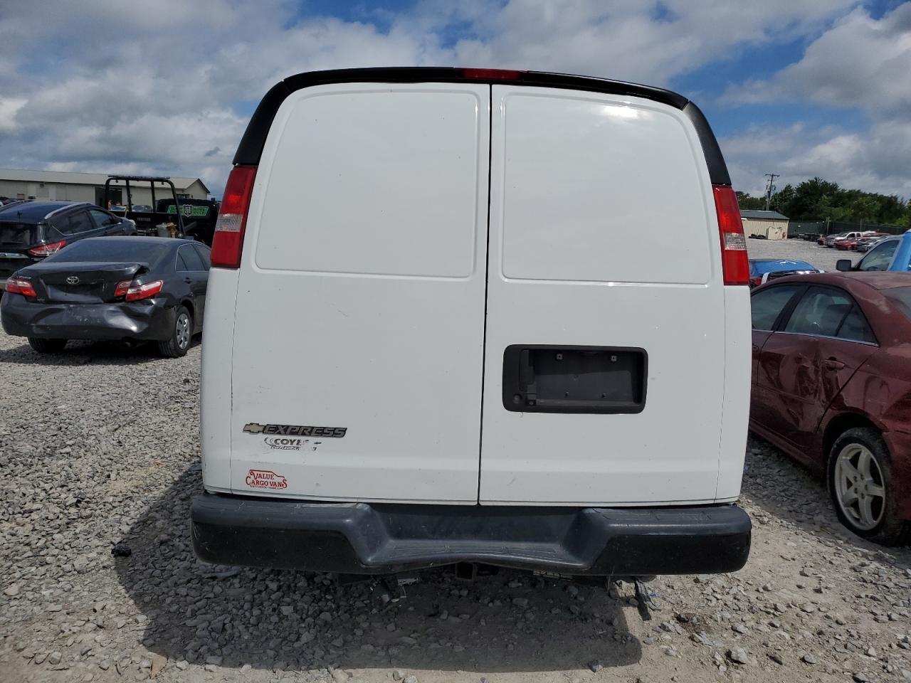 2017 Chevrolet Express G2500 - Фото 6