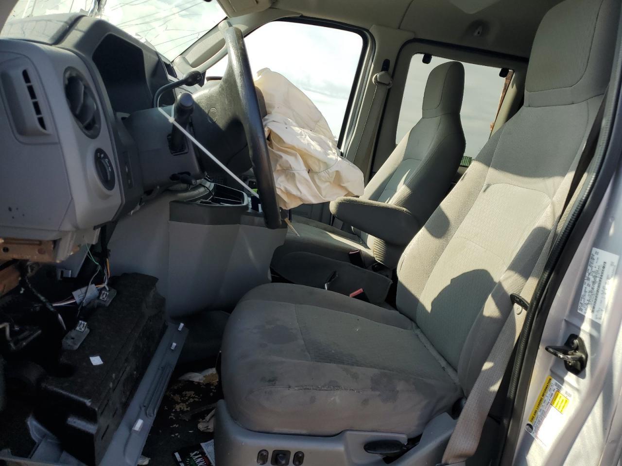 2013 Ford Econoline E350 Super Duty Wagon - Фото 7