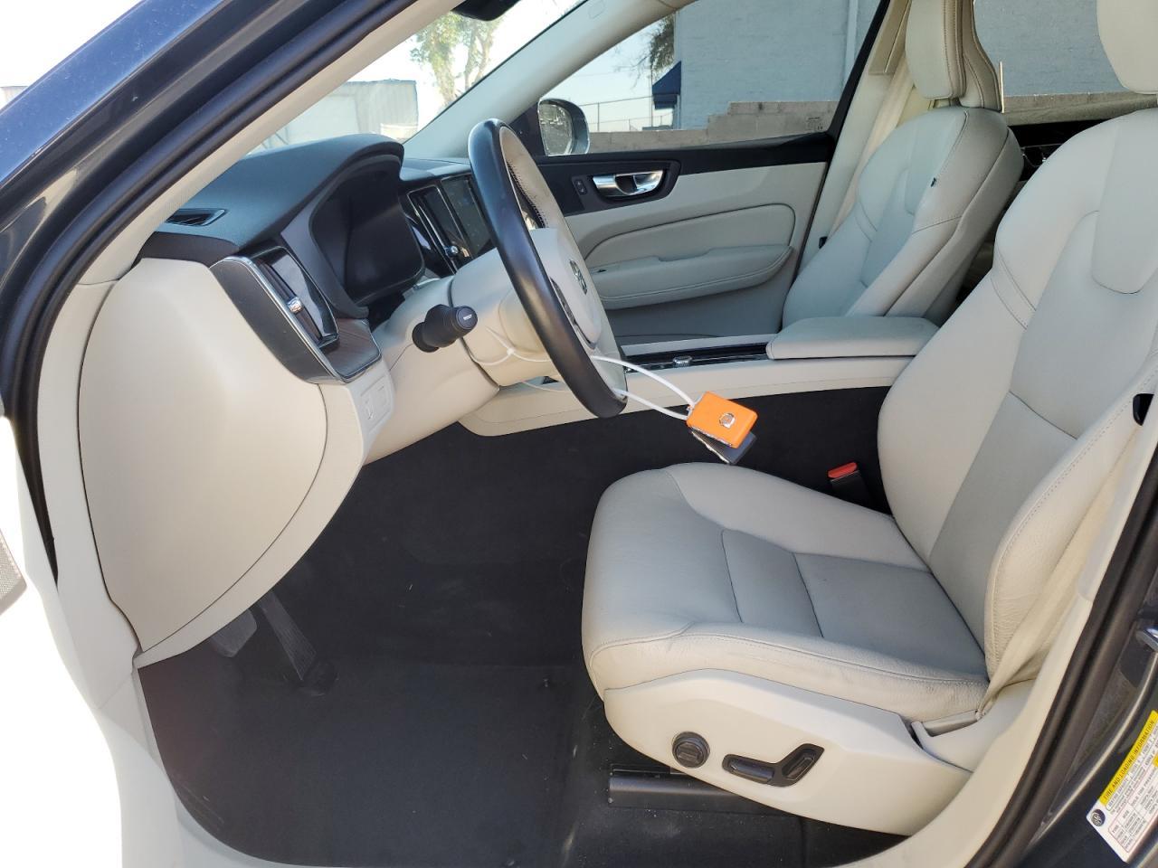 2022 Volvo Xc60 B5 Momentum - Image 7