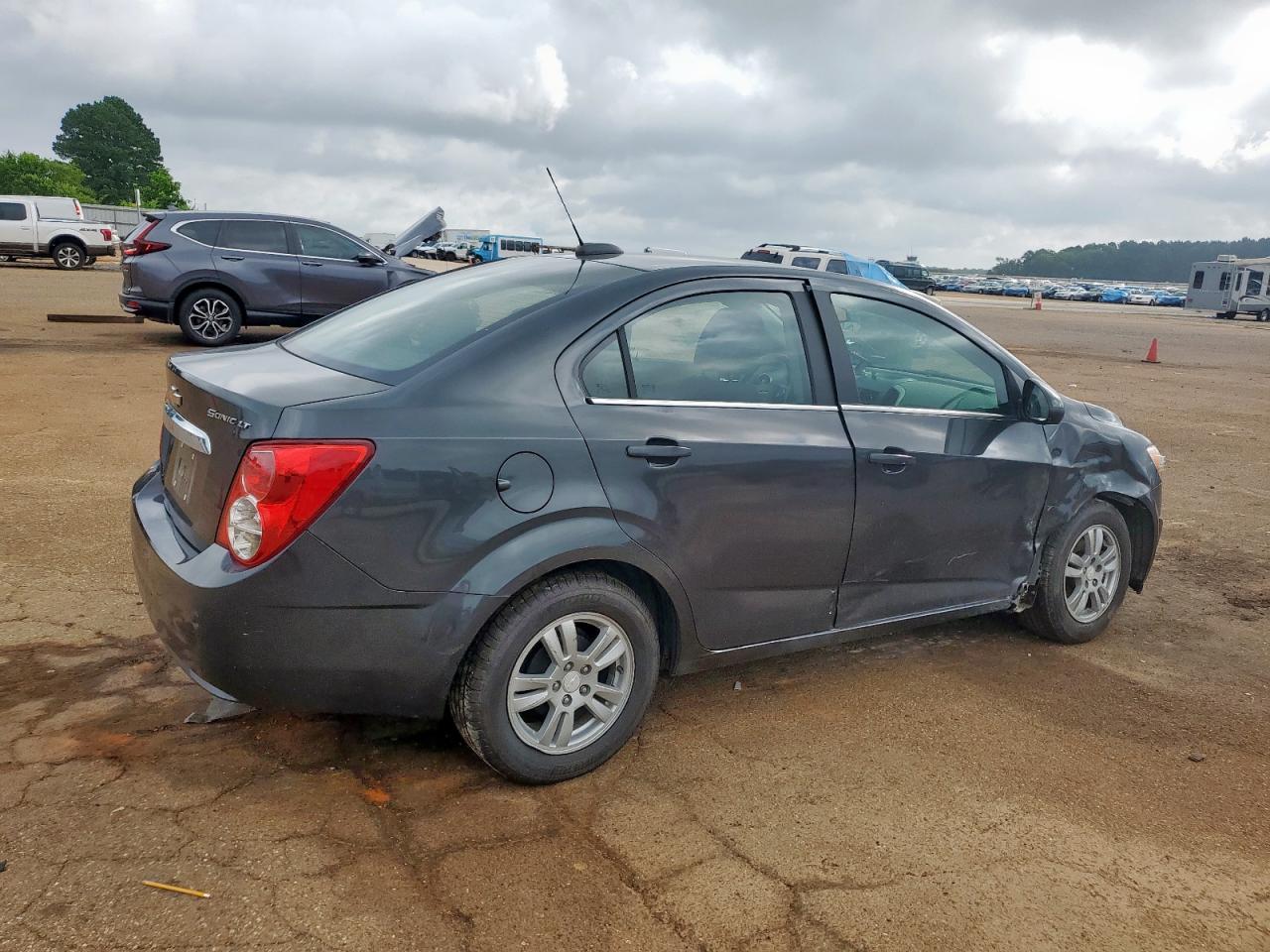 2016 Chevrolet Sonic Lt - Фото 3