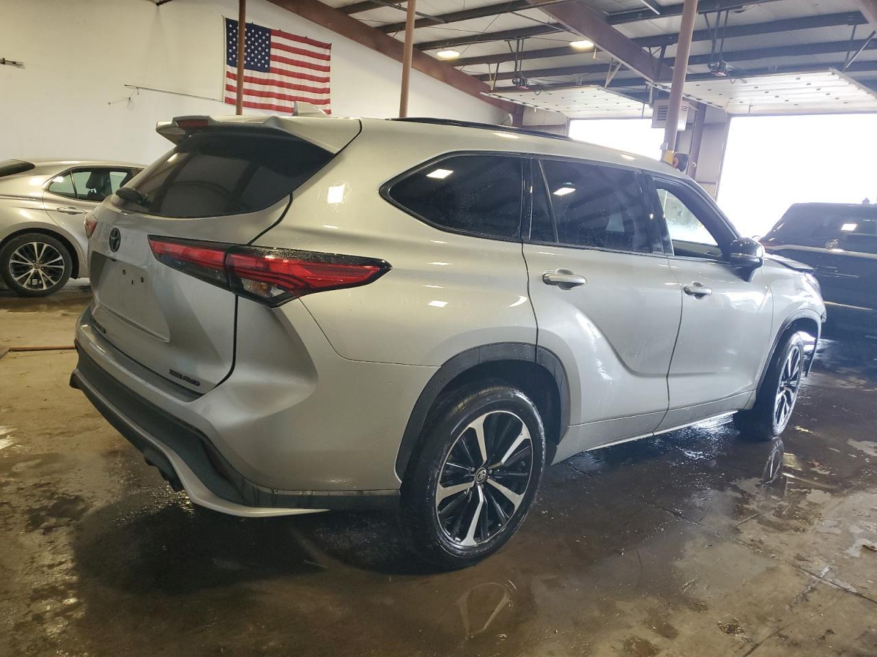 2021 Toyota Highlander Xse - Image 3