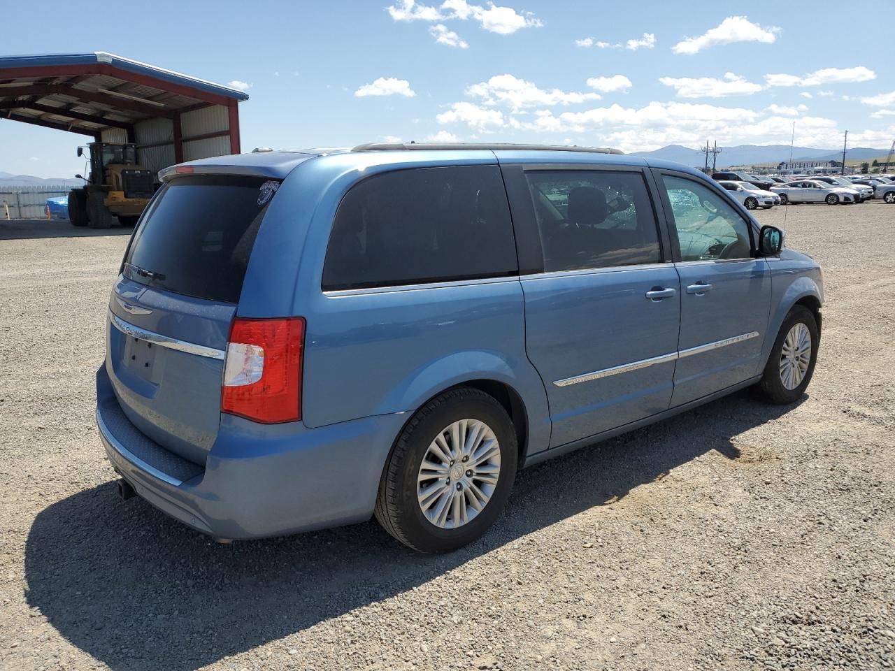 2011 Chrysler Town & Country Touring L - Image 3