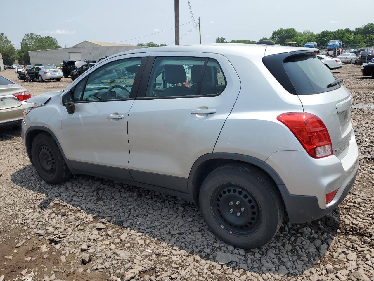 2017 Chevrolet Trax Ls - Image 2