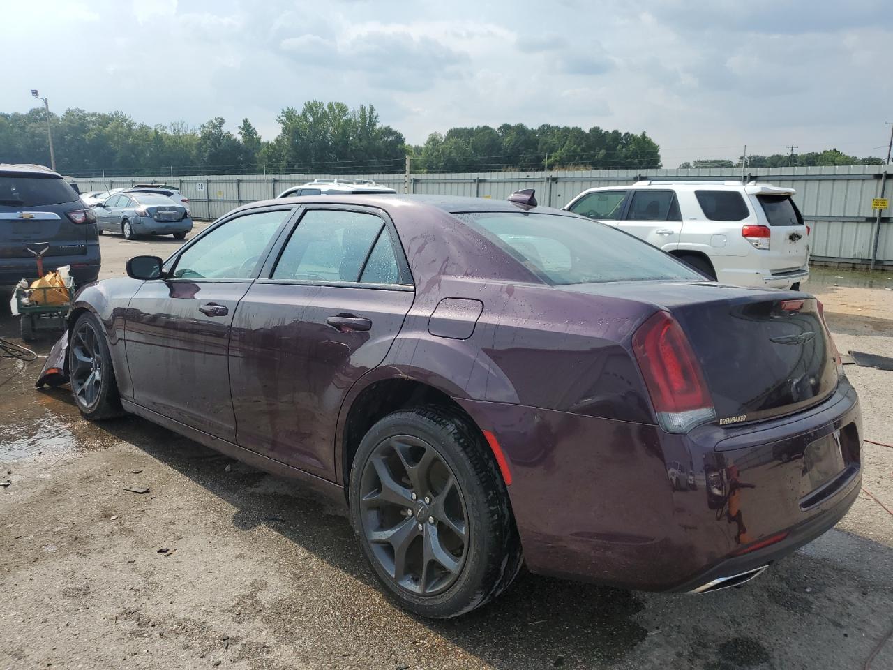 2021 Chrysler 300 Touring - Image 2